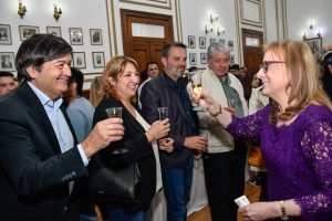 Alicia: “Que estas fiestas nos encuentren junto a la familia santacruceña”