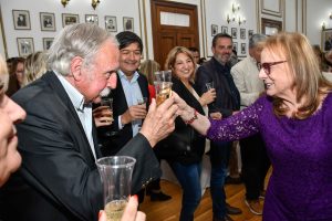 Alicia: “Que estas fiestas nos encuentren junto a la familia santacruceña”