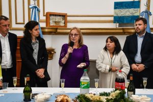 Alicia: “Que estas fiestas nos encuentren junto a la familia santacruceña”