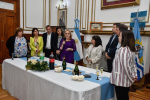 Alicia: “Que estas fiestas nos encuentren junto a la familia santacruceña”