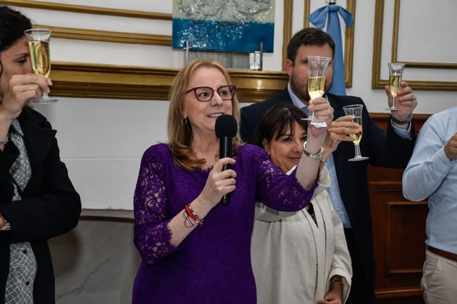 Alicia: “Que estas fiestas nos encuentren junto a la familia santacruceña”