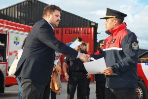 Alicia entregó una nueva autobomba al Cuartel de Bomberos de El Calafate