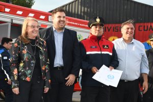 Alicia entregó una nueva autobomba al Cuartel de Bomberos de El Calafate