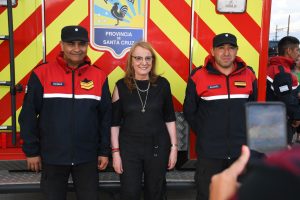 Alicia entregó una nueva autobomba al Cuartel de Bomberos de El Calafate