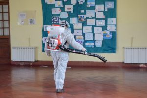 Educación trabaja en la sanitización de edificios escolares