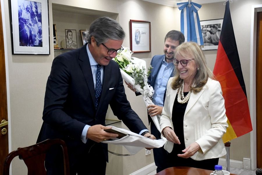 Alicia recibió al embajador de Alemania en Casa de Gobierno