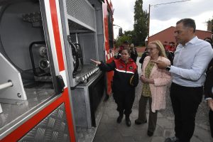 Alicia entregó una nueva autobomba al Cuartel de Bomberos de Perito Moreno