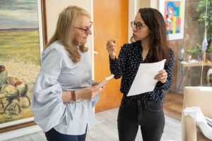 Alicia recibió en Casa de Gobierno a Julia Rosemberg, autora del libro “Evita y las mujeres”
