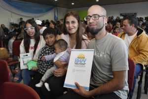 Alicia entregó treinta terrenos a vecinos y vecinas de Río Gallegos
