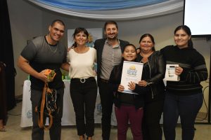 Alicia entregó treinta terrenos a vecinos y vecinas de Río Gallegos