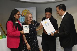 Alicia entregó treinta terrenos a vecinos y vecinas de Río Gallegos