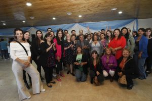 Alicia entregó treinta terrenos a vecinos y vecinas de Río Gallegos