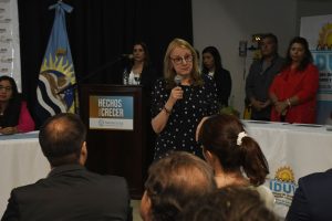 Alicia: “En honor a la palabra y al trabajo, hoy se pueden entregar estos terrenos”