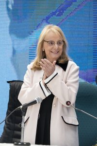 Alicia: “Tenemos que tener un proyecto santacruceño”