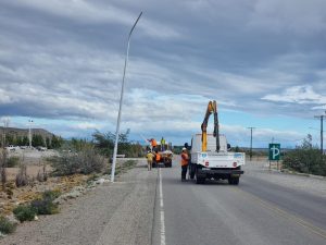 Servicios Públicos continúa instalando luminarias LED en rutas