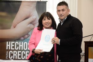 El Gobierno firmó convenios para acompañar el aprendizaje de estudiantes en el territorio