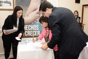 El Gobierno firmó convenios para acompañar el aprendizaje de estudiantes en el territorio