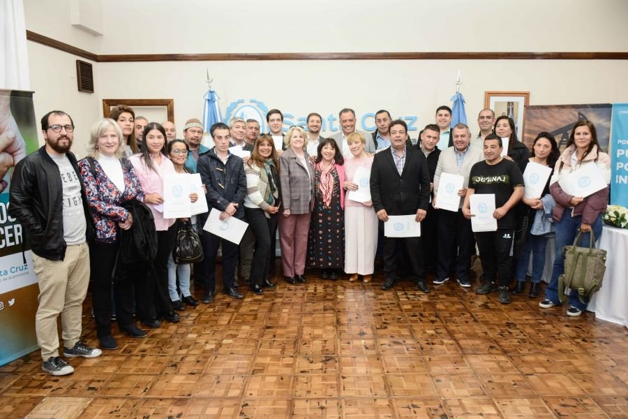 El Gobierno firmó convenios para acompañar el aprendizaje de estudiantes en el territorio