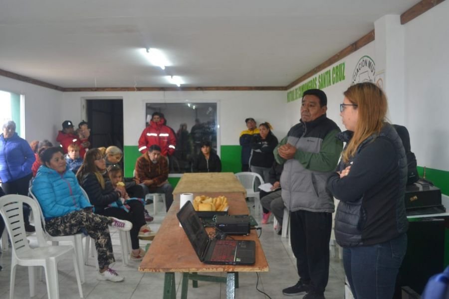 Se llevó adelante una reunión por la realización de obras en el barrio Santa Cruz