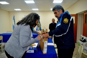 Servicios Públicos entregó computadoras a comisarías de la Mujer y la Familia