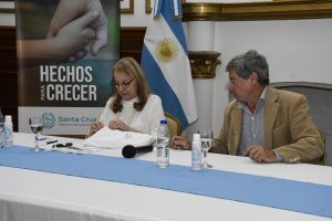 Alicia encabezó el acto para la obra que incrementará la capacidad de energía en Río Gallegos