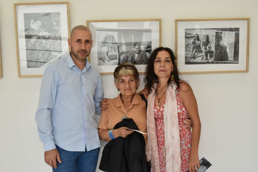 Autoridades recorrieron la muestra fotográfica “La memoria que resuena en el silencio”
