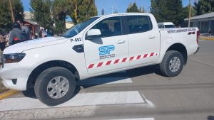 Se realizó la entrega de camioneta para el distrito de Gobernador Gregores