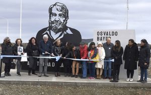 Alicia homenajeó a Osvaldo Bayer en Río Gallegos