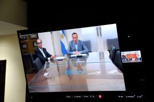 Alicia presentó las licitaciones para obras de mejora de transitabilidad en Santa Cruz