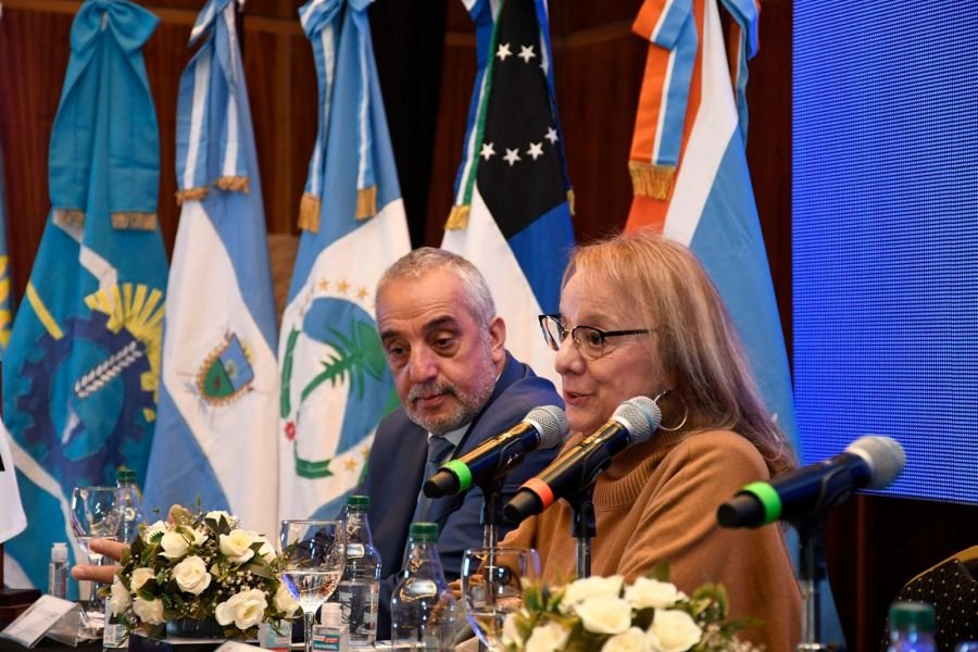 Alicia: “Aquellos que quieren hacer política tienen que dejar de mirarse el ombligo”