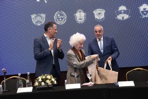 Carlotto: “Aunque pensemos distinto, tenemos que defender algo común, que es la Patria”