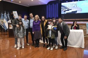 Alicia entregó las llaves de viviendas a 50 familias de Río Gallegos