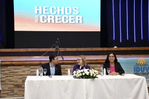 Alicia entregó las llaves de viviendas a 50 familias de Río Gallegos