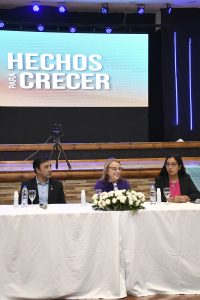 Alicia entregó las llaves de viviendas a 50 familias de Río Gallegos