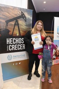 Alicia entregó las llaves de viviendas a 50 familias de Río Gallegos