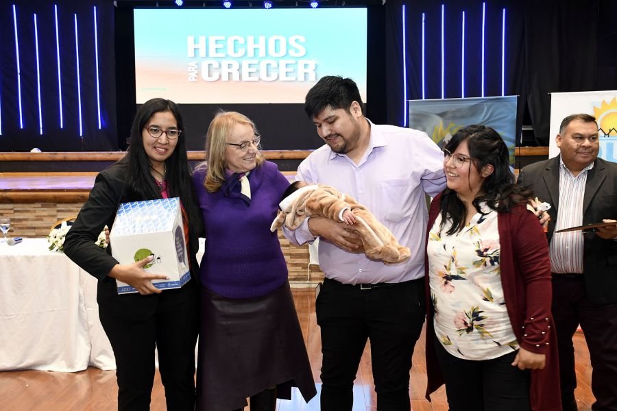 Alicia: "Esto es resultado de una planificación para que más familias tengan su techo propio”