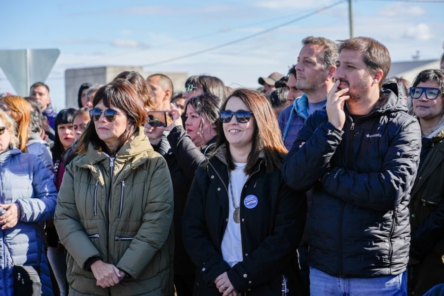 El Gobierno acompañó la inauguración del asfaltado en el barrio San Benito