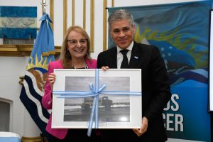 Alicia firmó el acuerdo histórico junto a YPF: los detalles