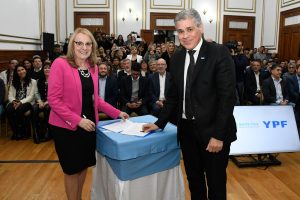 Alicia firmó el acuerdo histórico junto a YPF: los detalles