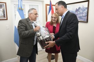 Alicia recibió al embajador de Cuba en Casa de Gobierno