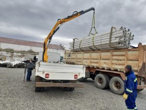 Servicios Públicos envió materiales para obras en Gobernador Gregores y Lago Posadas