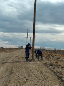 Servicios Públicos inició el tendido eléctrico hacia Monte León