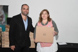 Alicia entregó notebooks a distintos establecimientos de Río Gallegos