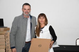 Alicia entregó notebooks a distintos establecimientos de Río Gallegos