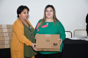 Alicia entregó notebooks a distintos establecimientos de Río Gallegos