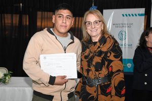 Alicia entregó notebooks a distintos establecimientos de Río Gallegos