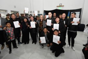 Alicia entregó notebooks a distintos establecimientos de Río Gallegos