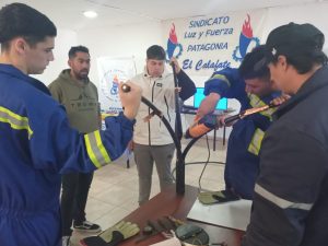 Se realizó capacitación sobre armado de botellas de media tensión en El Calafate