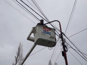 Servicios Públicos instala luminarias LED en los barrios YPF y Consejo Agrario