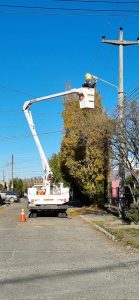 Servicios Públicos instala luminarias LED en los barrios YPF y Consejo Agrario